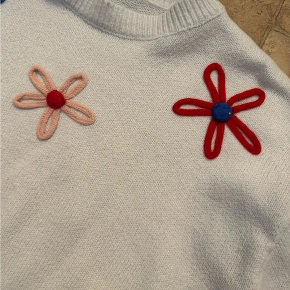 Floral Embroidered Women's Sweater - White - Size Small - Flower Detail - Picture 4 of 4